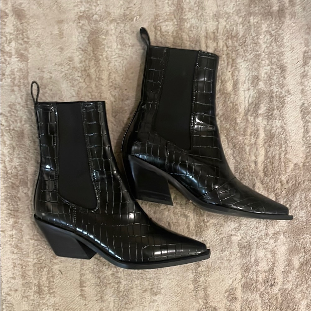 Chic Black Croc-Embossed Ankle Boots